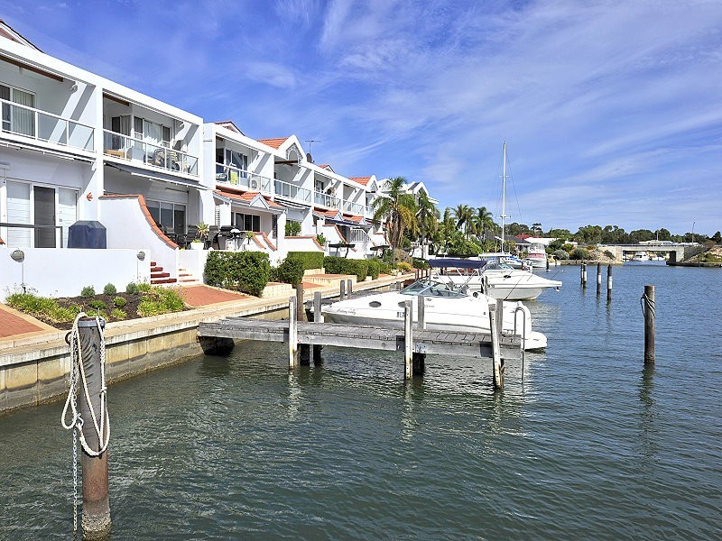 11 /20 BARUNA COURT, Halls Head WA 6210
