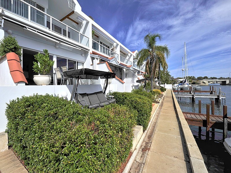 11 /20 BARUNA COURT, Halls Head WA 6210