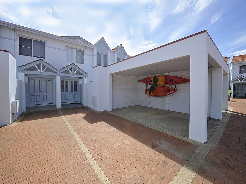 11 /20 BARUNA COURT, Halls Head WA 6210
