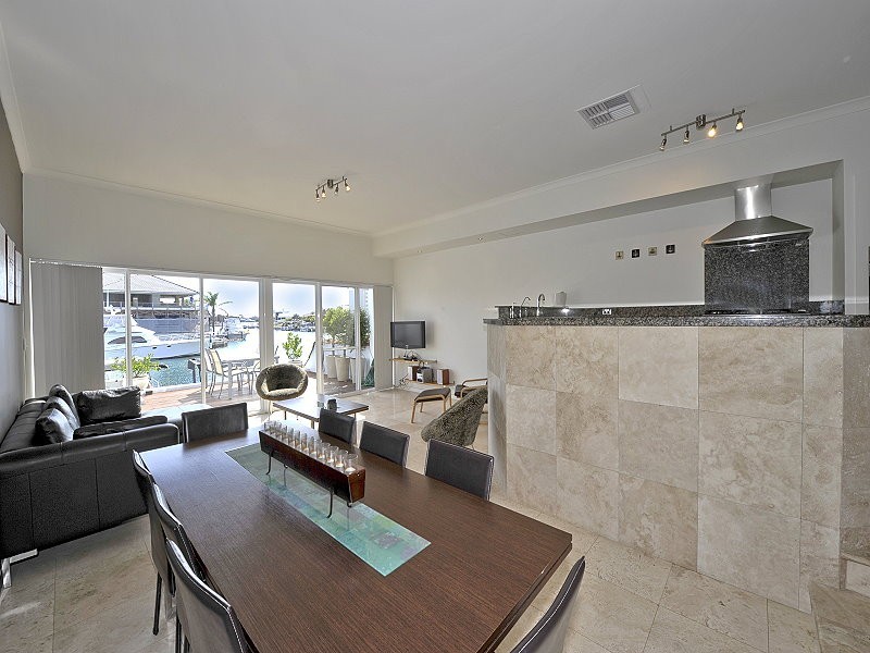 11 /20 BARUNA COURT, Halls Head WA 6210