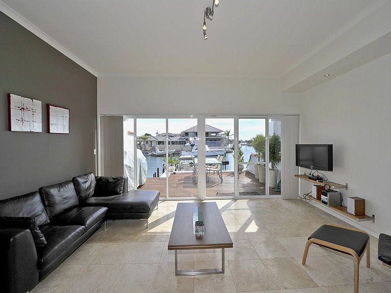 11 /20 BARUNA COURT, Halls Head WA 6210