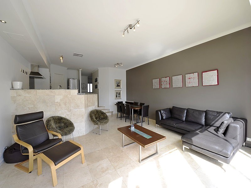 11 /20 BARUNA COURT, Halls Head WA 6210