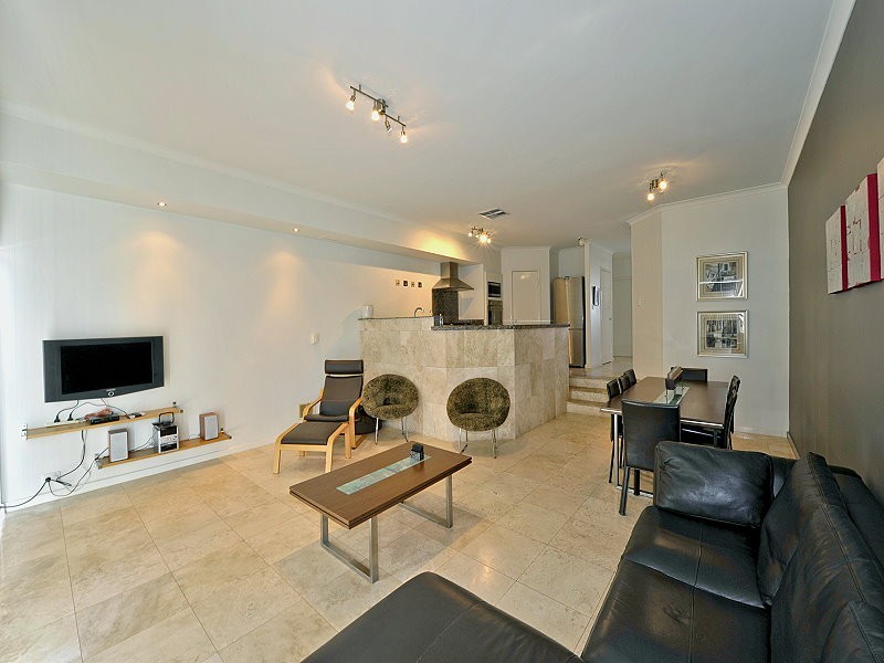 11 /20 BARUNA COURT, Halls Head WA 6210