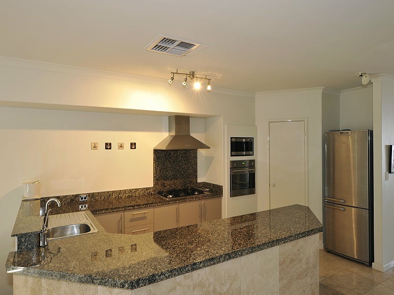 11 /20 BARUNA COURT, Halls Head WA 6210