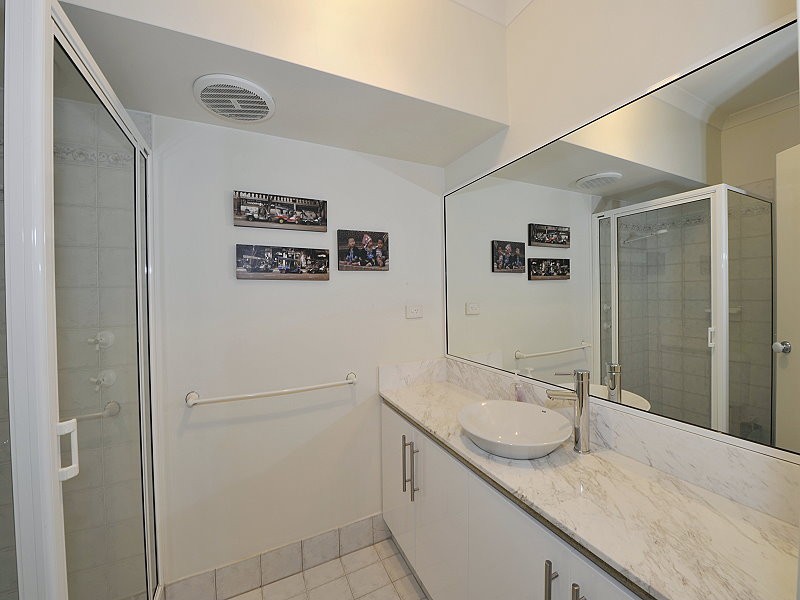 11 /20 BARUNA COURT, Halls Head WA 6210