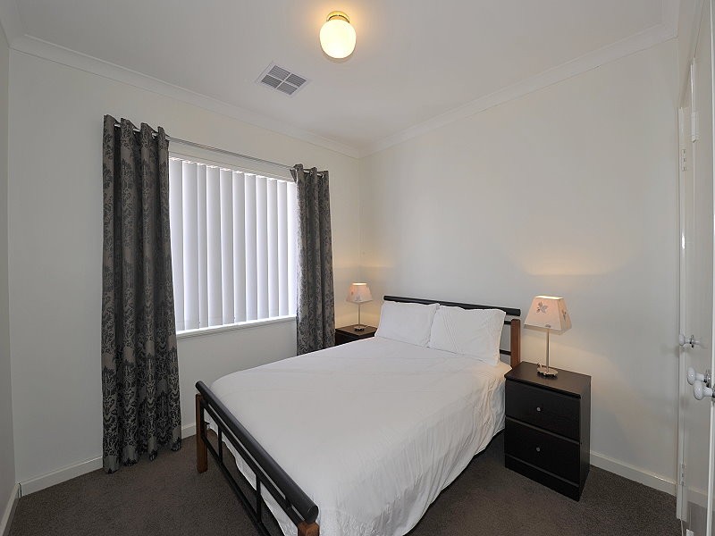 11 /20 BARUNA COURT, Halls Head WA 6210