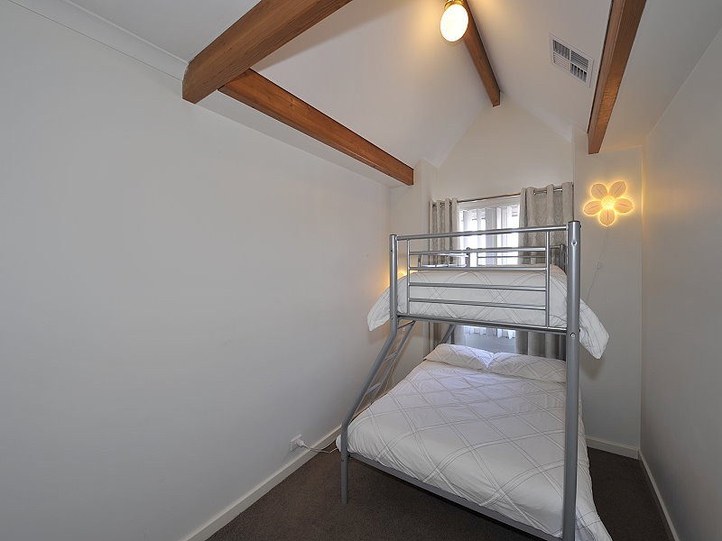 11 /20 BARUNA COURT, Halls Head WA 6210