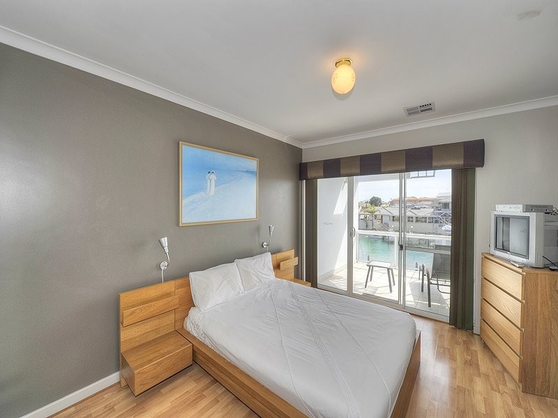 11 /20 BARUNA COURT, Halls Head WA 6210