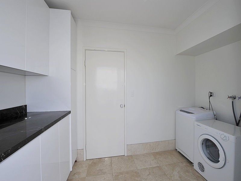 11 /20 BARUNA COURT, Halls Head WA 6210