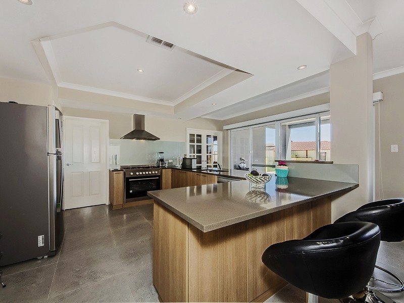 12 Australis Circle, Port Bouvard, Wannanup WA 6210