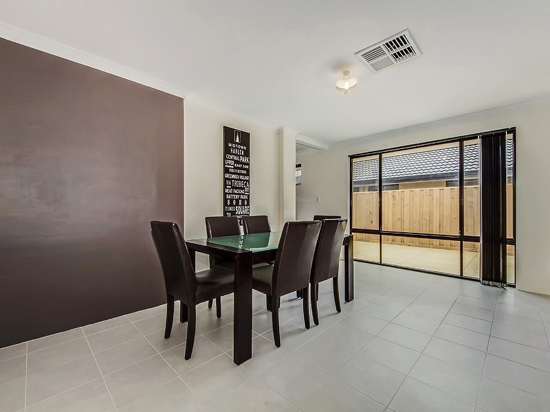 386 Peelwood Parade, Halls Head WA 6210