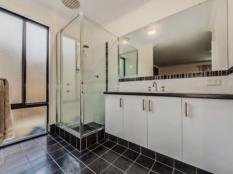 386 Peelwood Parade, Halls Head WA 6210