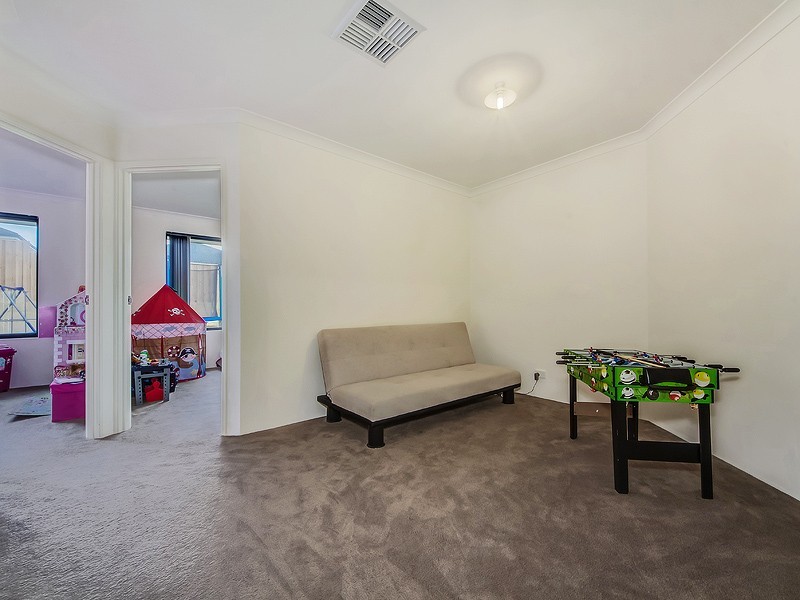 386 Peelwood Parade, Halls Head WA 6210