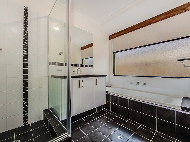 386 Peelwood Parade, Halls Head WA 6210