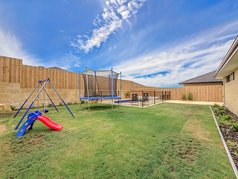 386 Peelwood Parade, Halls Head WA 6210