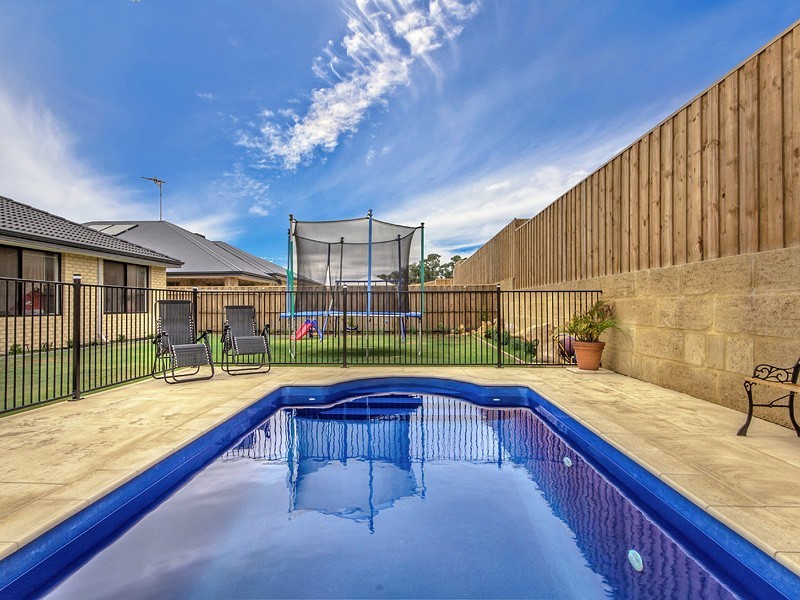 386 Peelwood Parade, Halls Head WA 6210