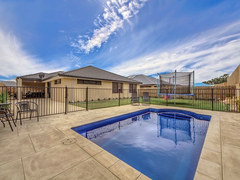 386 Peelwood Parade, Halls Head WA 6210