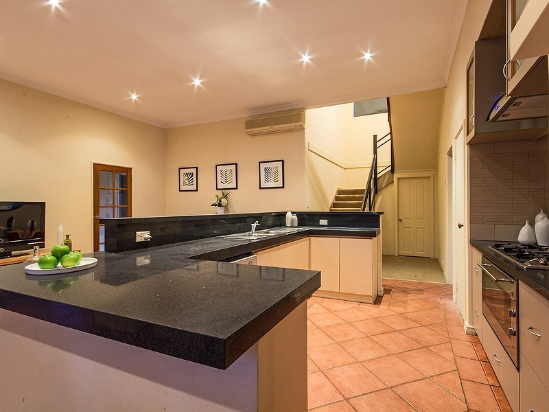 18 Kingfisher Drive, Halls Head WA 6210