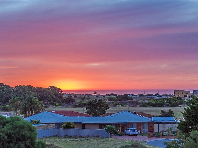 18 Kingfisher Drive, Halls Head WA 6210