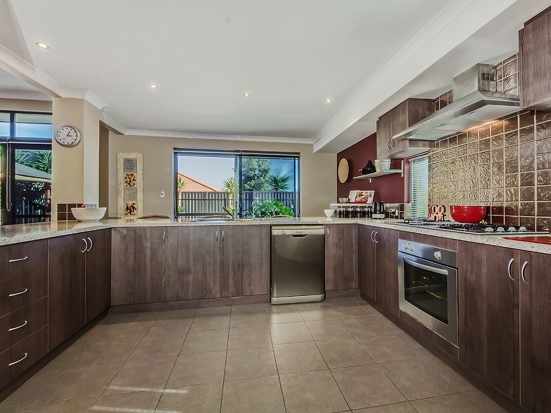 6 Frigate Way, PORT BOUVARD, Wannanup WA 6210