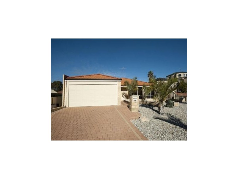 7 Howe Close, San Remo WA 6210
