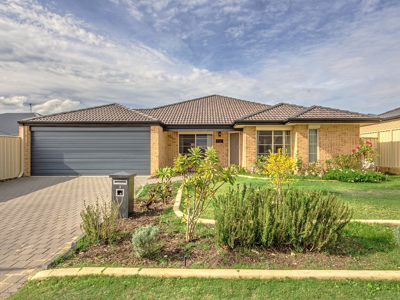 3 Nuchea Vista, Lakelands WA 6180