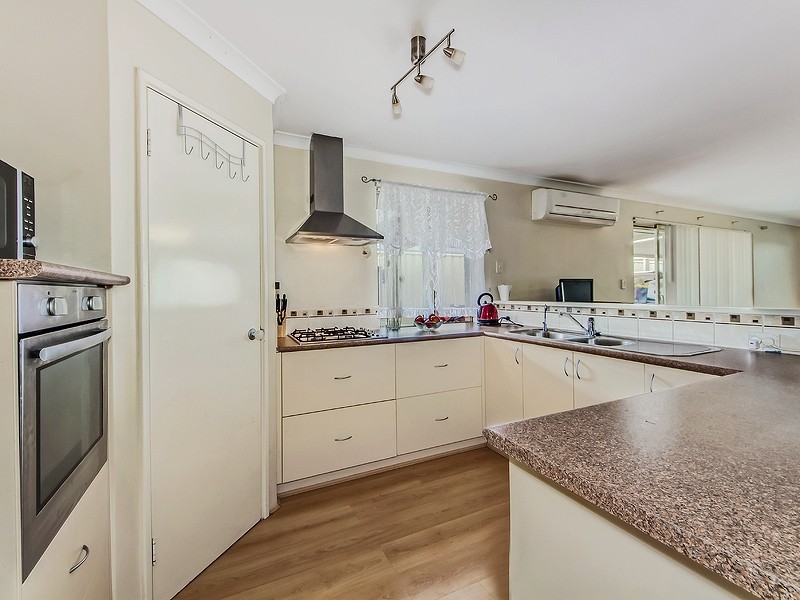 3 Nuchea Vista, Lakelands WA 6180