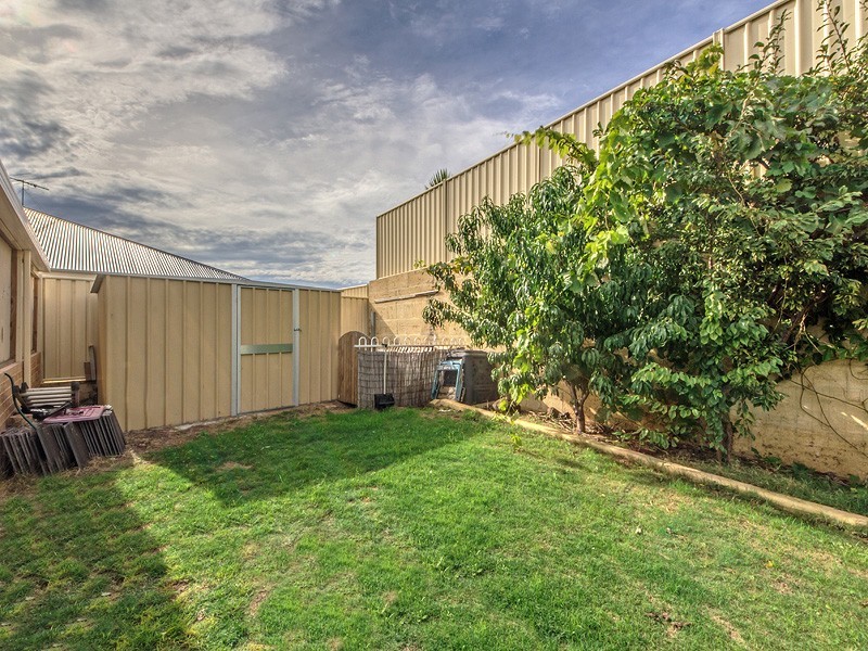 3 Nuchea Vista, Lakelands WA 6180