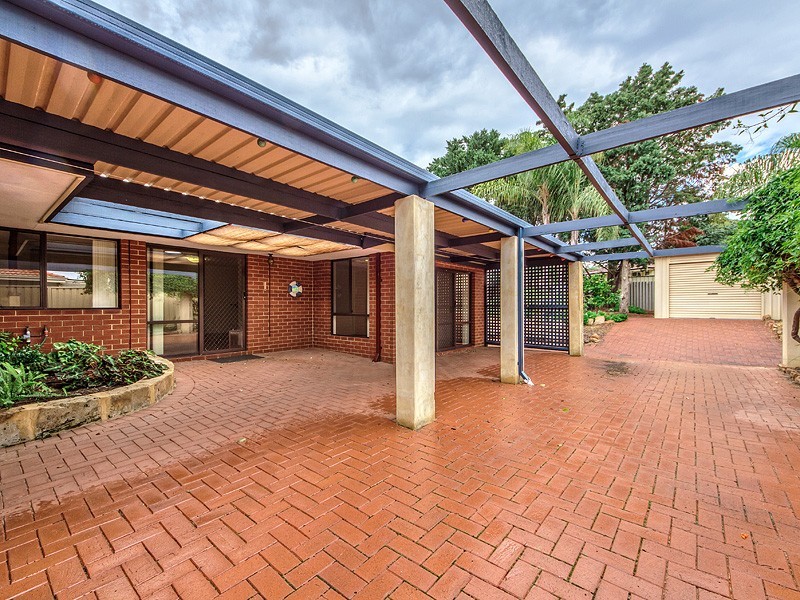 82 Mclarty Road, Halls Head WA 6210