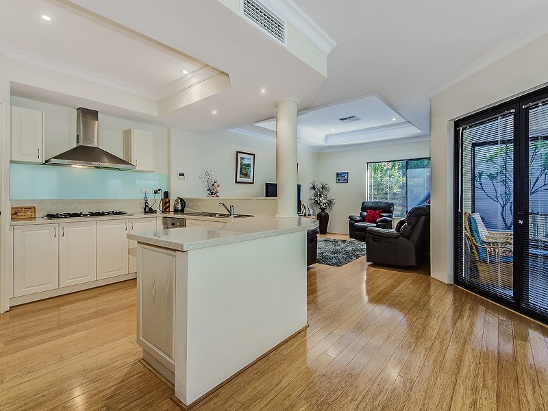 10 Sirrocco Drive, Erskine WA 6210