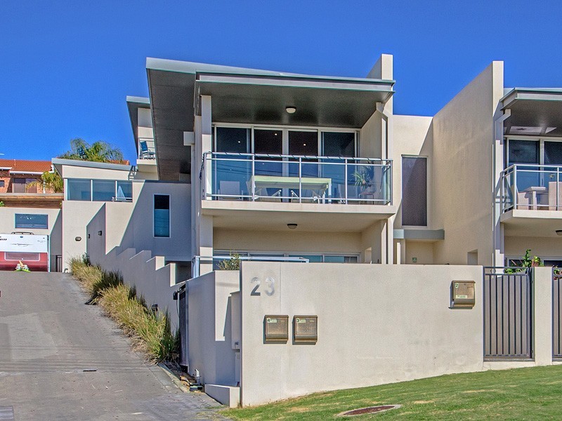 2/23 Oversby Street, Halls Head WA 6210