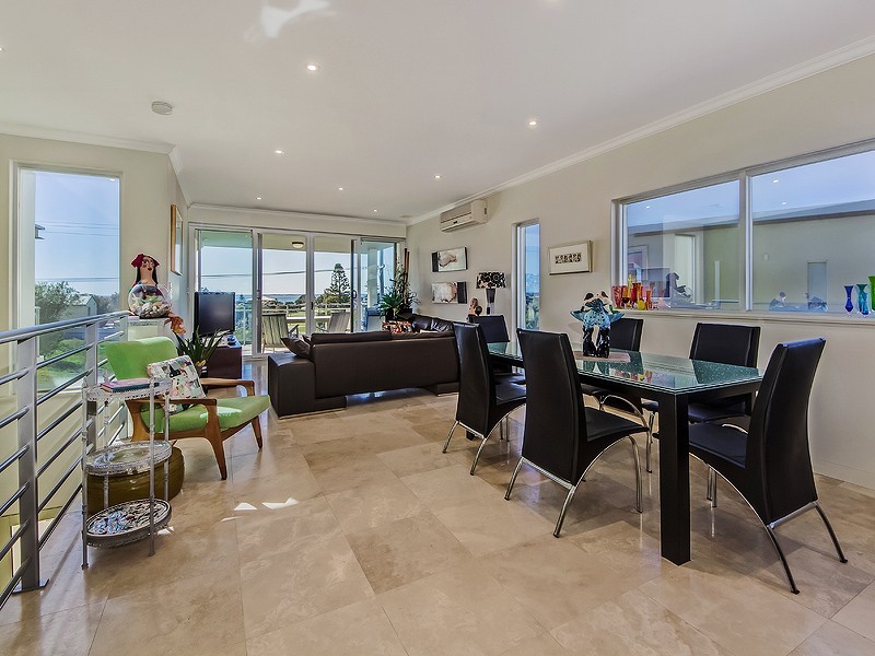 2/23 Oversby Street, Halls Head WA 6210