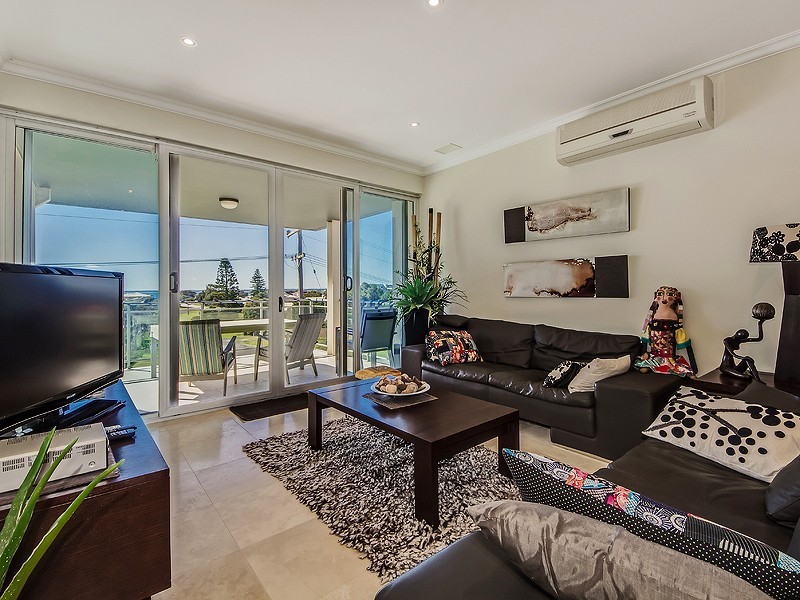 2/23 Oversby Street, Halls Head WA 6210