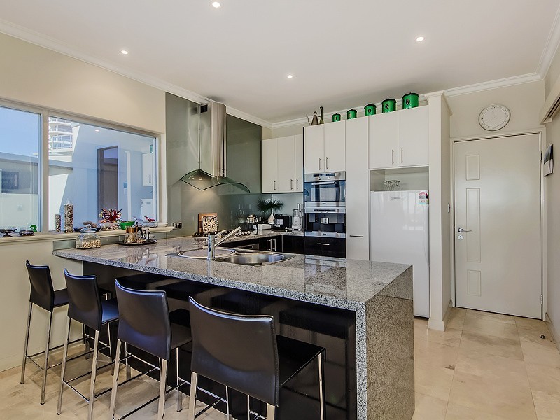 2/23 Oversby Street, Halls Head WA 6210