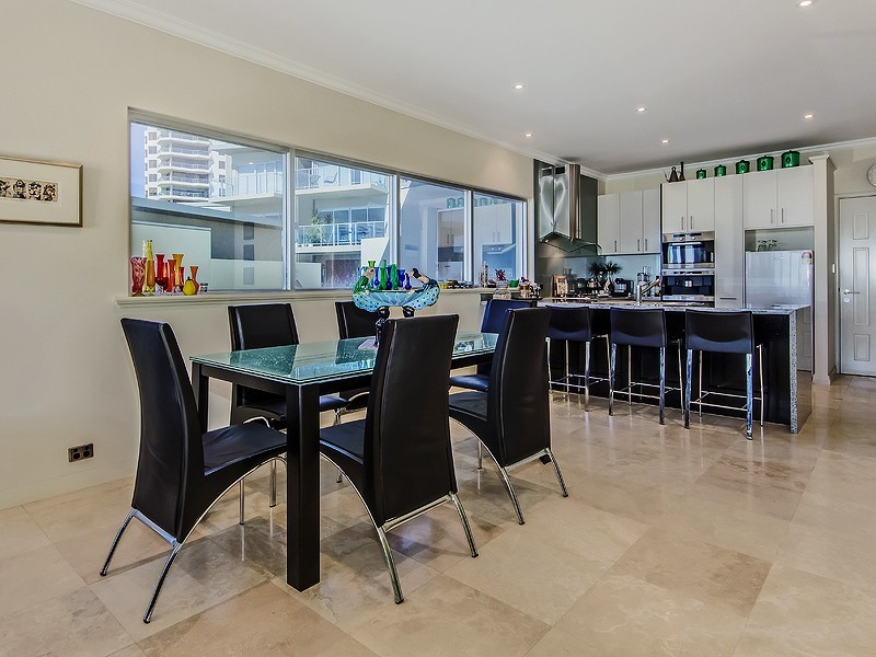 2/23 Oversby Street, Halls Head WA 6210