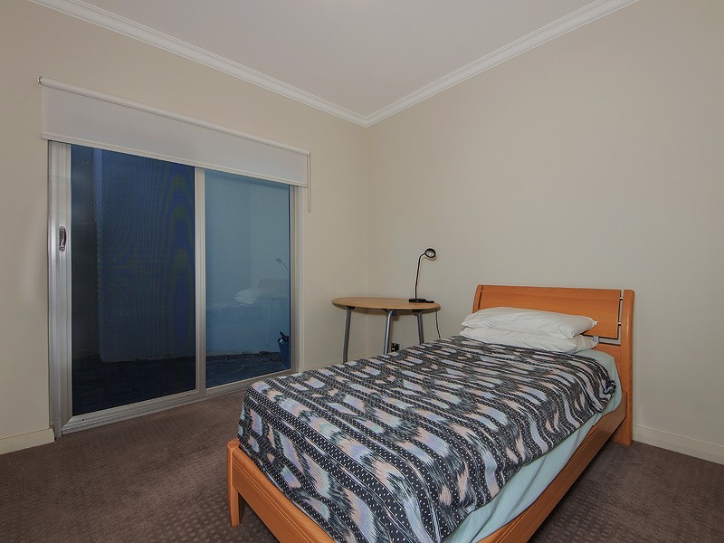 2/23 Oversby Street, Halls Head WA 6210