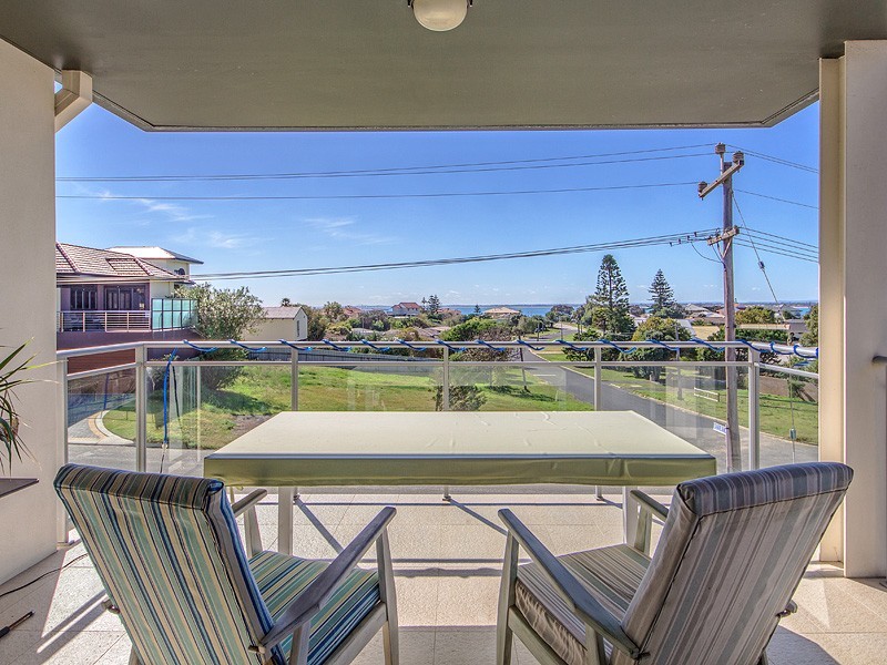 2/23 Oversby Street, Halls Head WA 6210