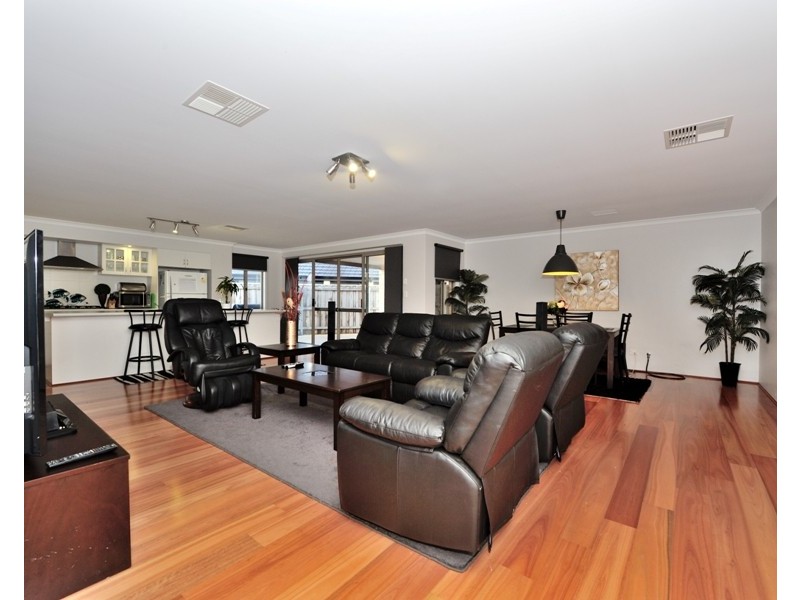 7 Varia Way, Halls Head WA 6210