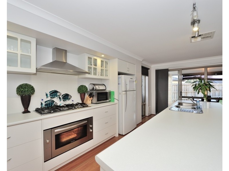 7 Varia Way, Halls Head WA 6210