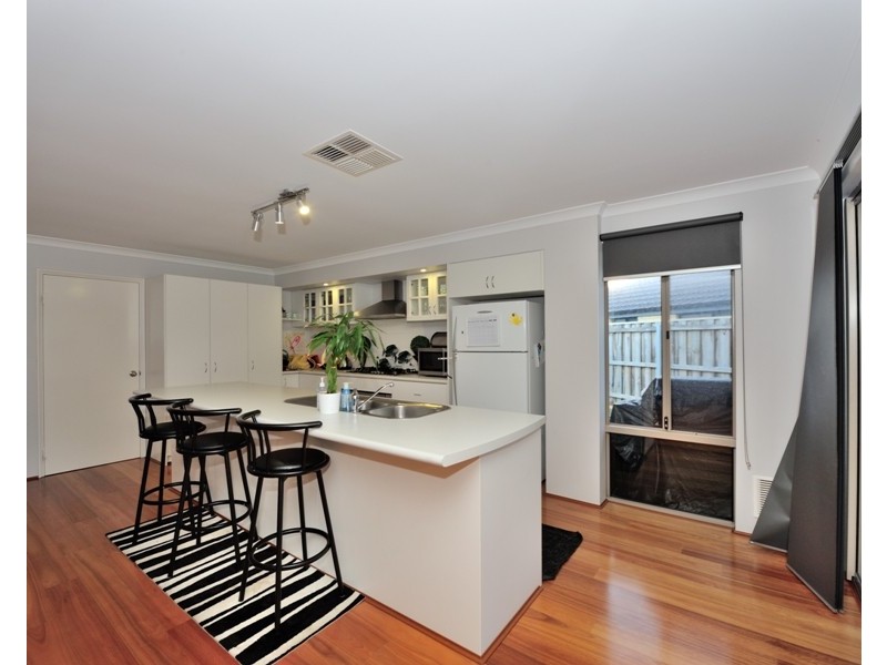 7 Varia Way, Halls Head WA 6210