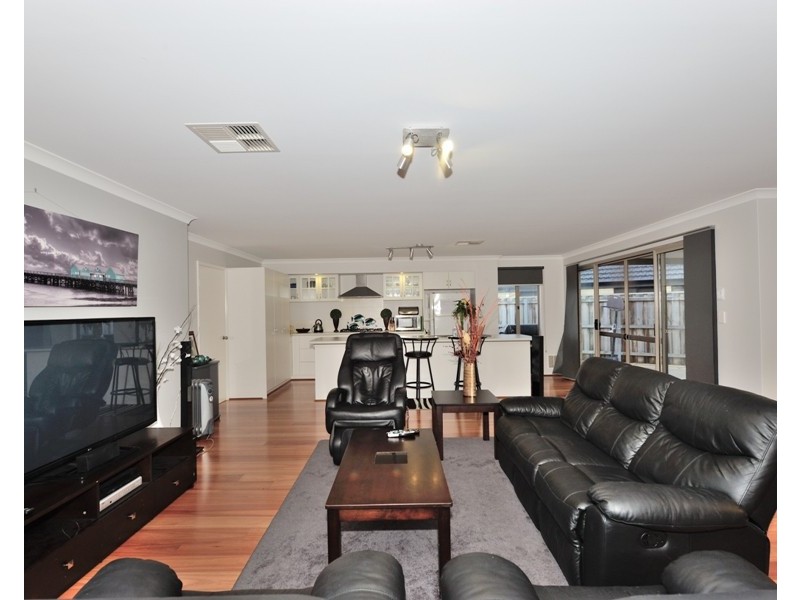 7 Varia Way, Halls Head WA 6210