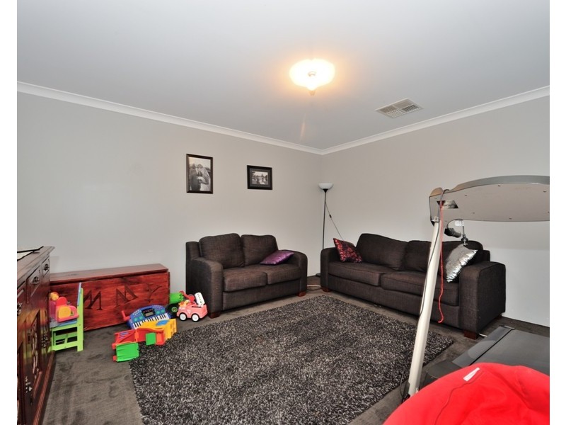 7 Varia Way, Halls Head WA 6210