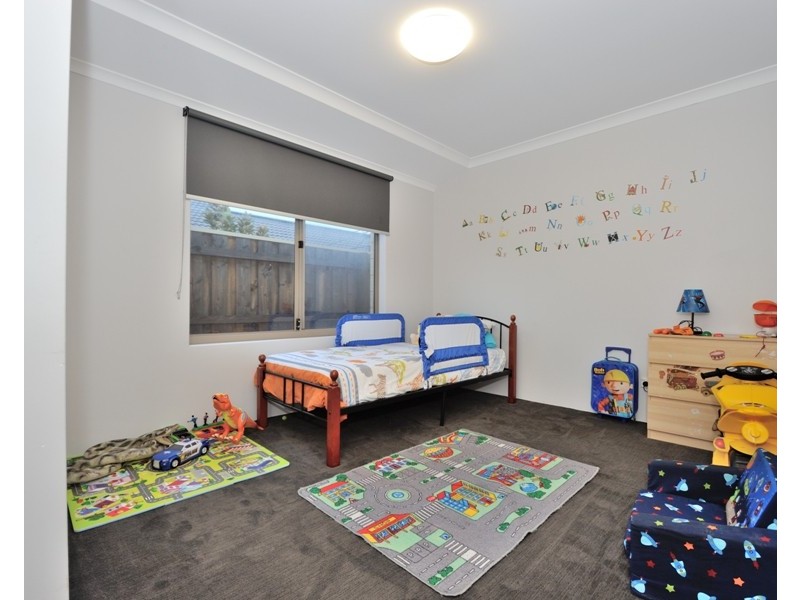 7 Varia Way, Halls Head WA 6210