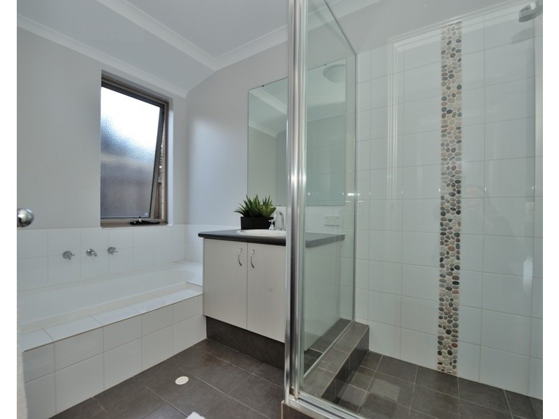 7 Varia Way, Halls Head WA 6210