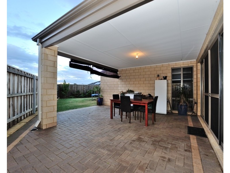 7 Varia Way, Halls Head WA 6210