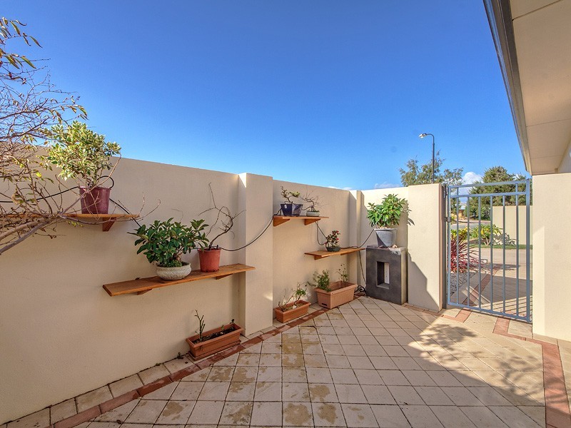 1 Mainsail Parkway, PORT BOUVARD, Wannanup WA 6210