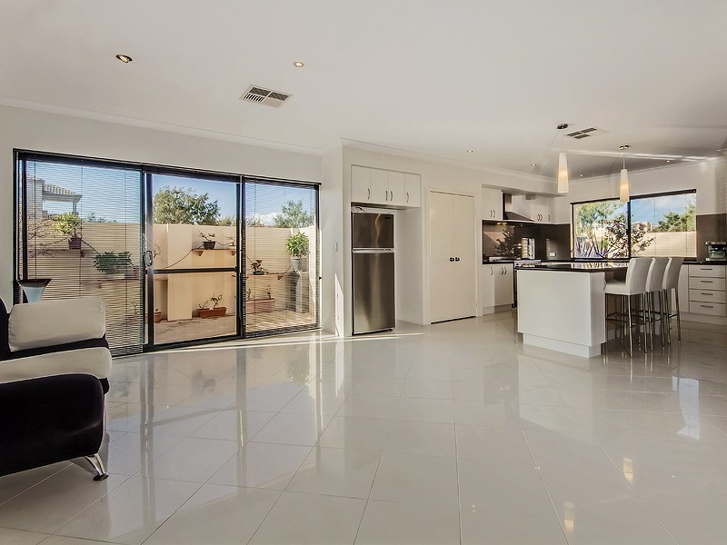 1 Mainsail Parkway, PORT BOUVARD, Wannanup WA 6210