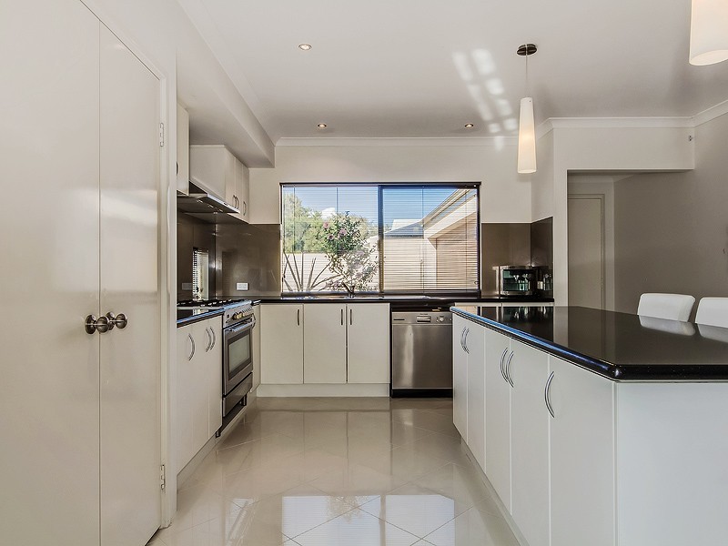 1 Mainsail Parkway, PORT BOUVARD, Wannanup WA 6210