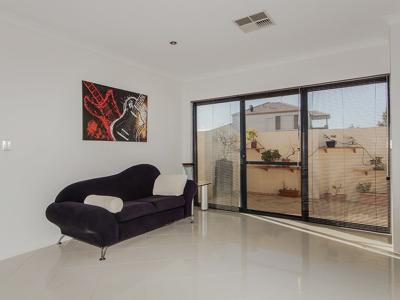 1 Mainsail Parkway, PORT BOUVARD, Wannanup WA 6210