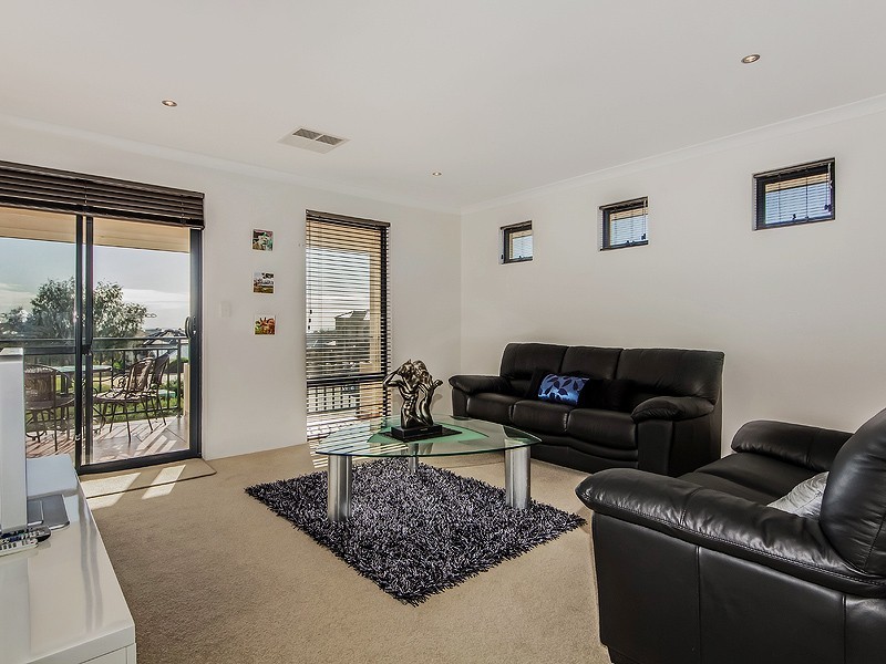 1 Mainsail Parkway, PORT BOUVARD, Wannanup WA 6210